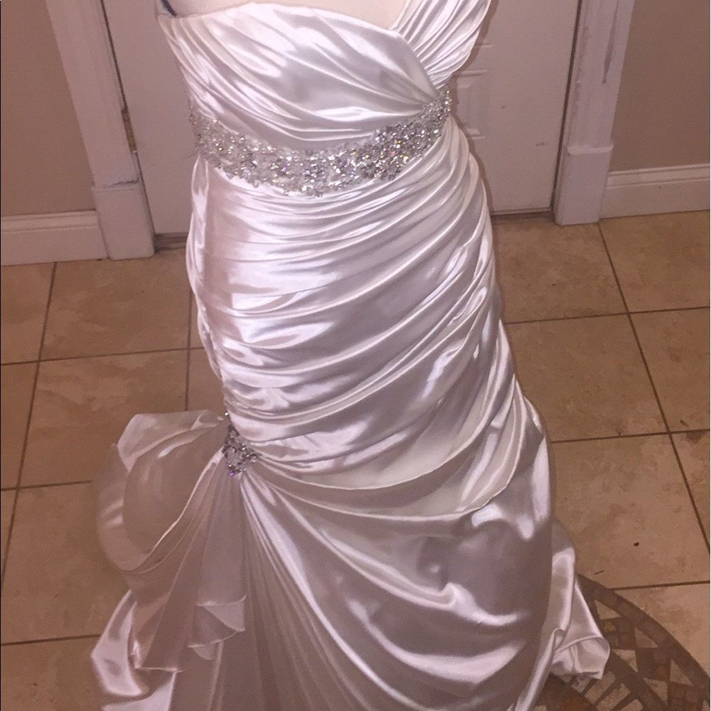 Maggie sottero Midgley couture size 12 sample wedding dress from Kleinfeld - Picture 8 of 8